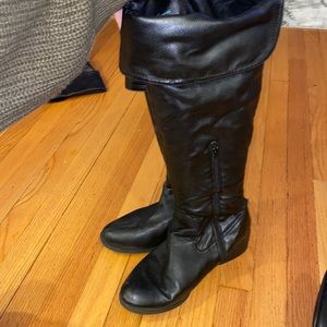 Like-new black boots womens size 12 Vince Camuto